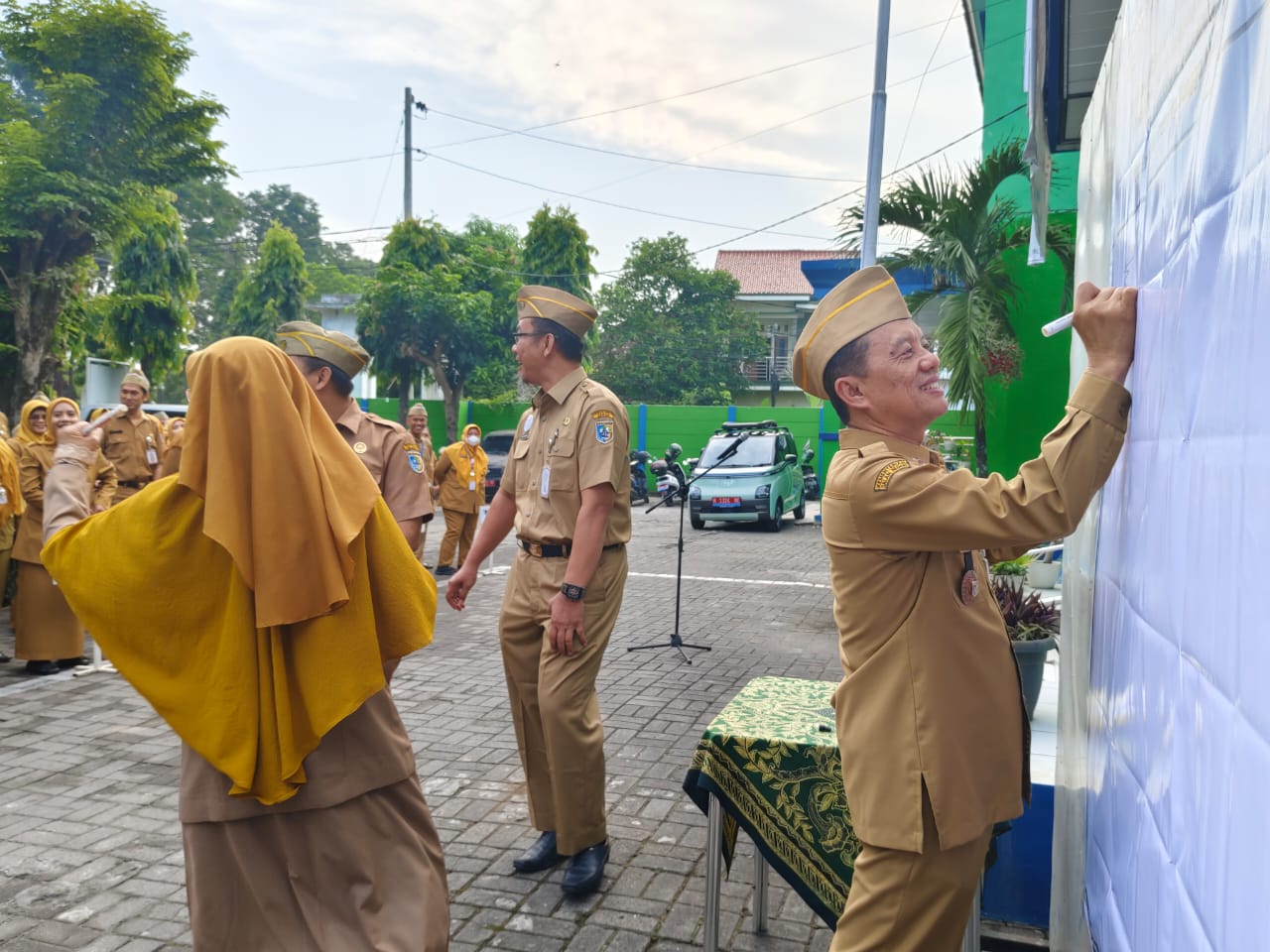 Seluruh Karyawan / Karyawati Dinas Kesehatan Daerah Kabupaten Demak Tanda Tangani Komitmen Core Values BerAKHLAK